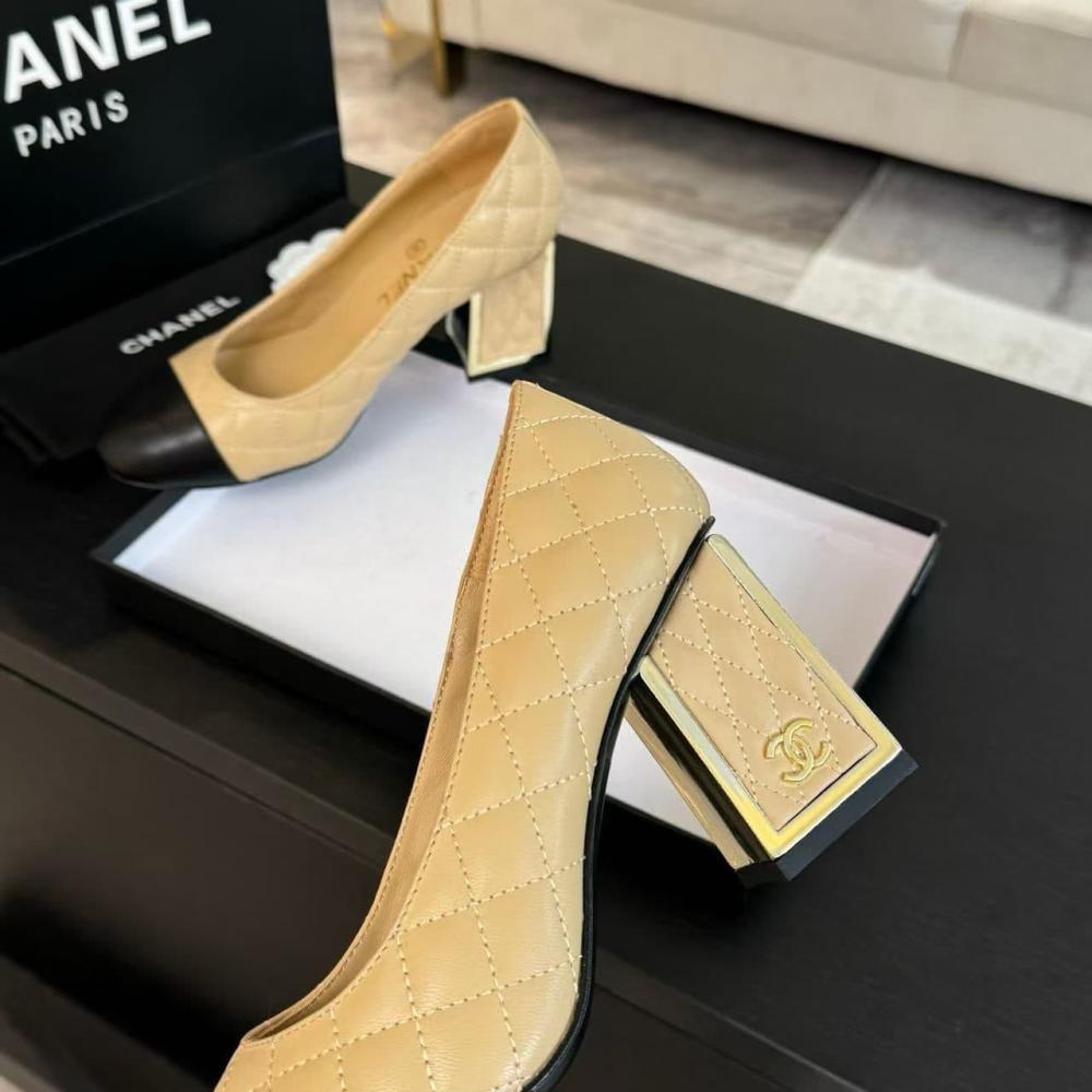 حذاء شانيل بكعب عالٍ – باللون البيج