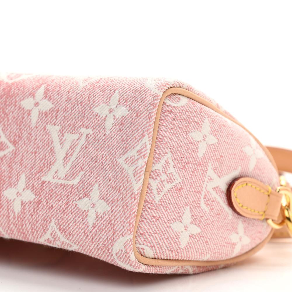 حقيبة يد صغيرة LV من قماش الدنيم المزخرف بنقشة مونوغرام