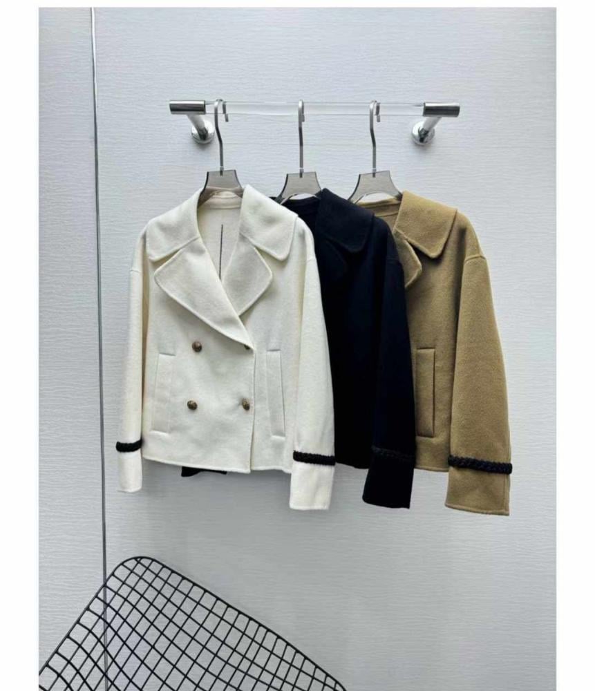 معطف الصوف من كريستيان ديور