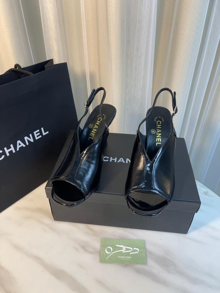 صندل ميتييه دارت بكعب 8.5 سم من شانيل