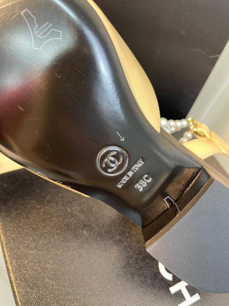 حذاء شانيل سليب باك