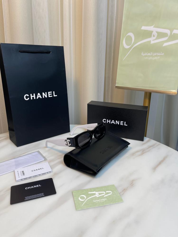 نظارة شمسية CH5525 1656/T8 من شانيل بلون أسود وأبيض