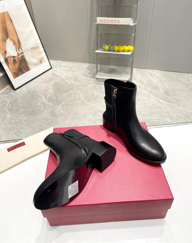 جزمة فالنتينو بالشعار بكعب 30 مم