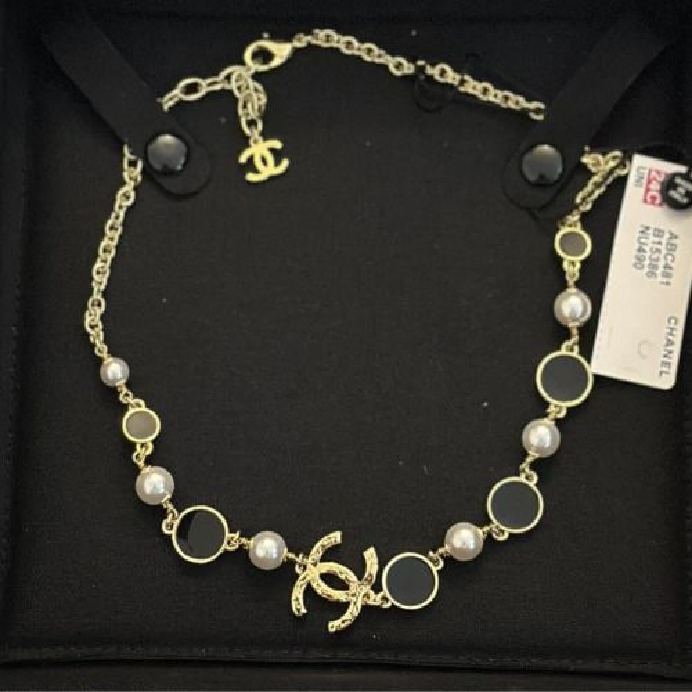 عقد تشوكر لؤلؤ بشعار شانيل CC بحلقات دائرية