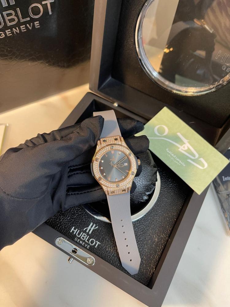 ساعة هوبلوت كلاسيك فيوجن فصوص صغيرة صفين حول الساعة والمعدن - رمادي و ذهبي