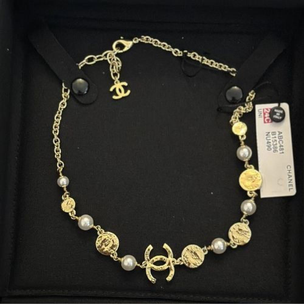 عقد تشوكر لؤلؤ بشعار شانيل CC بحلقات دائرية