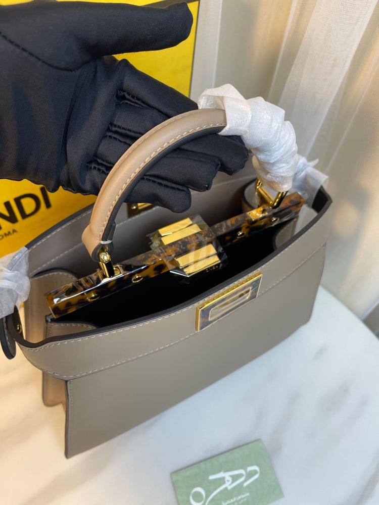 حقيبة فيندي بيكابو ميديوم جملي-مقاس 27