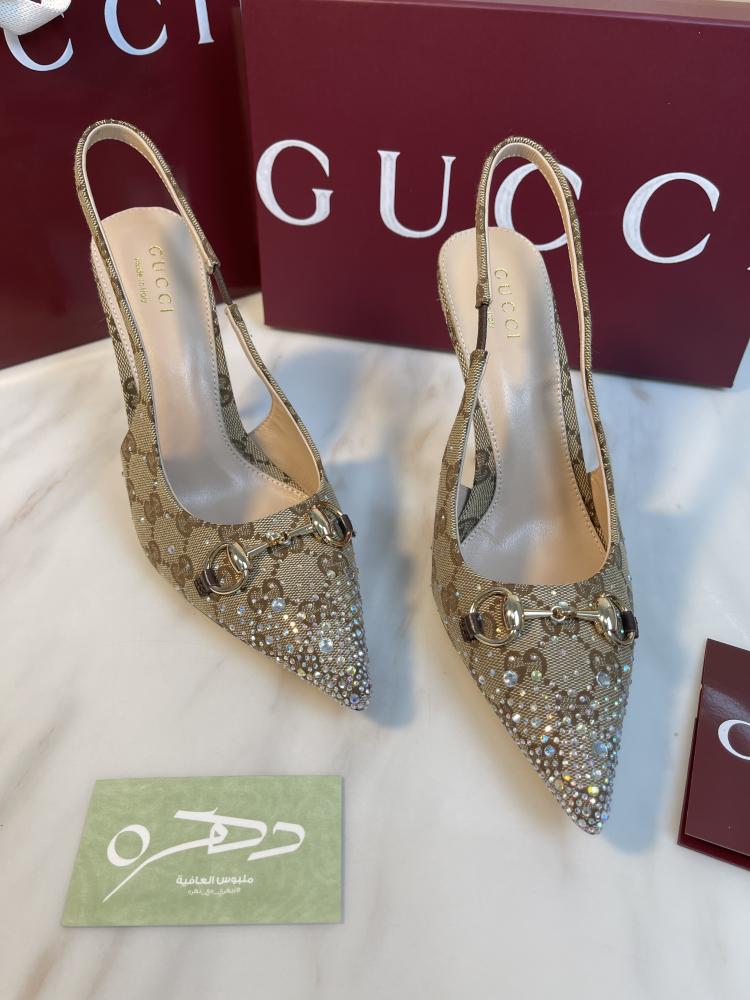 حذاء قوتشي بكعب عالٍ مزين بحجر هورسبيت