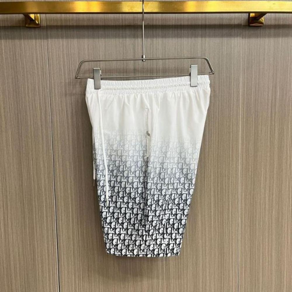 شورت ديور الكلاسيكي ذو الطباعة المتدرجة