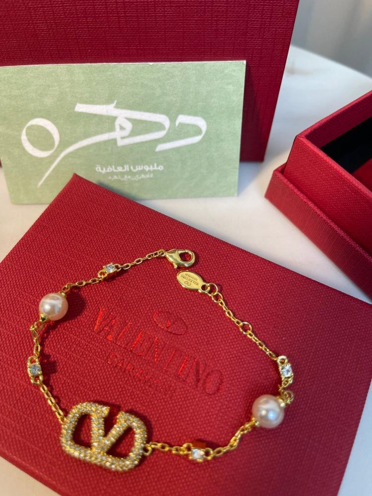 سوار بشعار فلوجو مرصع بكريستالات بلؤلؤتين من فالنتينو