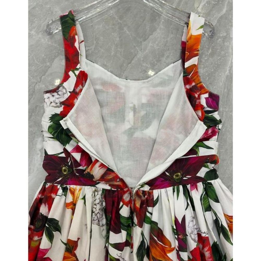 فستان صيفي بطبعة زهور من دولتشي آند غابانا