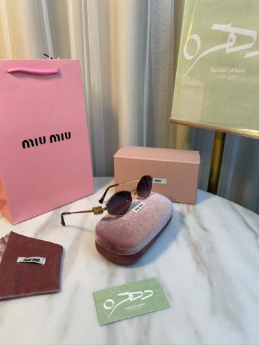 نظارات شمسية Miu Miu MU