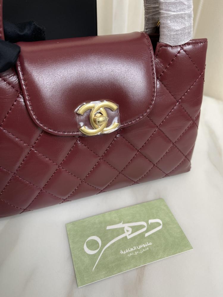 حقيبة يد وكتف من شانيل بقفل دوار CC - برغندي