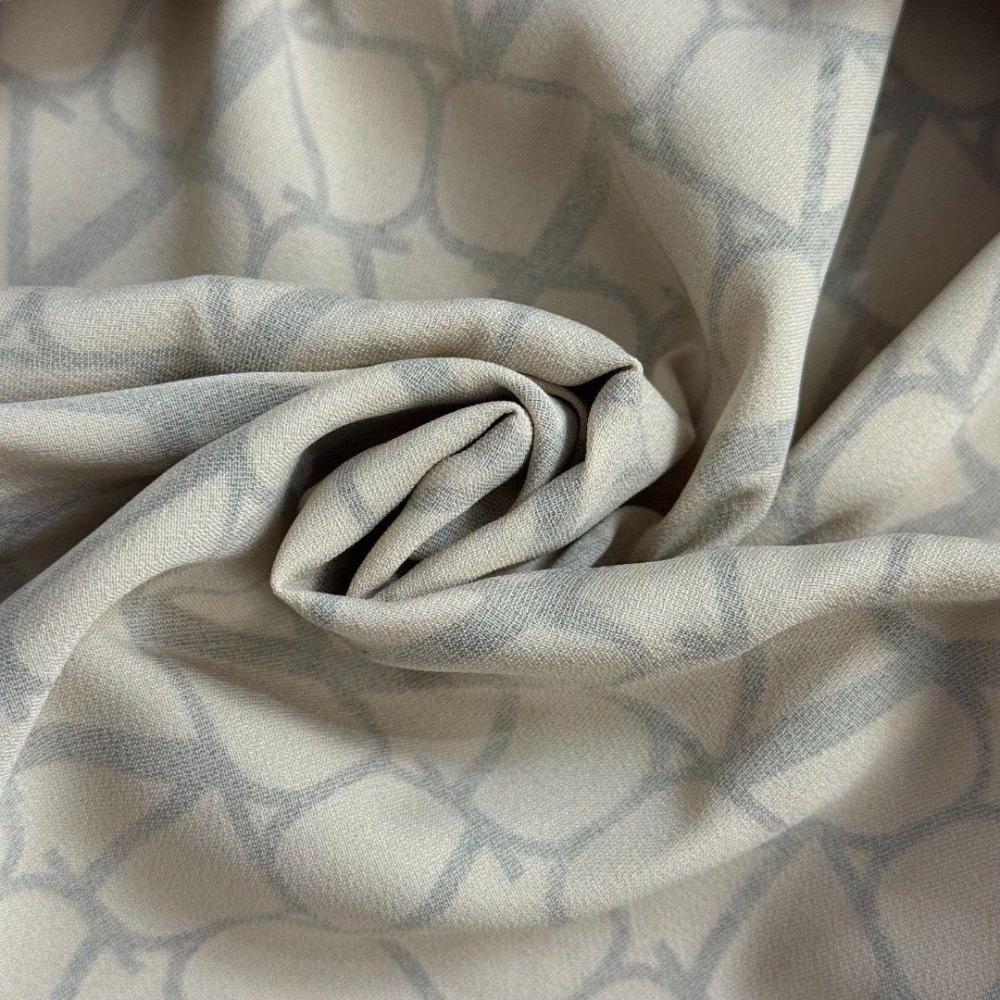 طقم قميص و بنطال بطبعة توال أيكونوغراف من فالنتينو