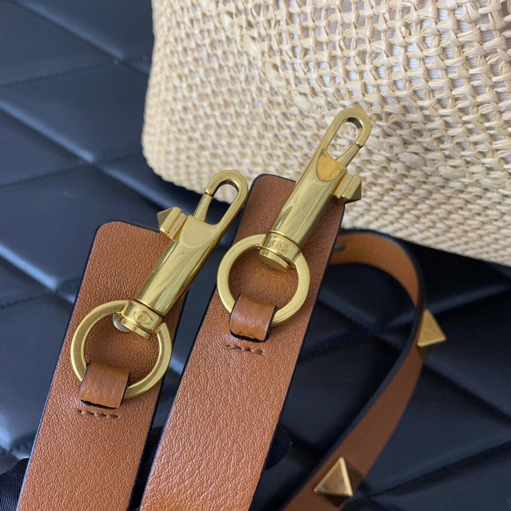 حقيبة فالنتينو جارافاني VLOGO رومانية مثقوبة 35 سم