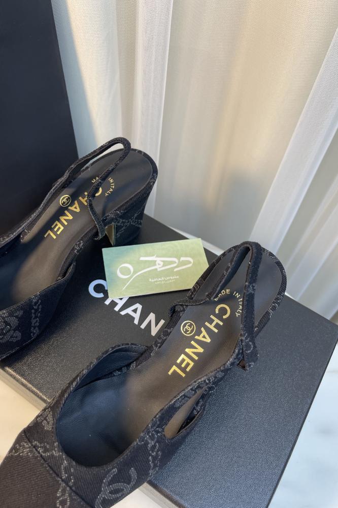 حذاء شانيل سليب باك بكعب متوسط باللون الأسود