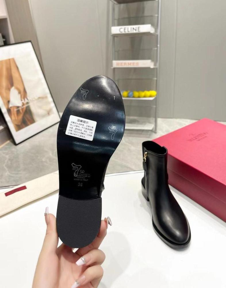 جزمة فالنتينو بالشعار بكعب 30 مم