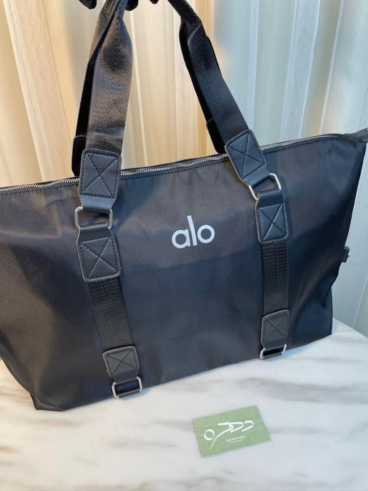 حقيبة اليوغا للياقة البدنية من alo yoga