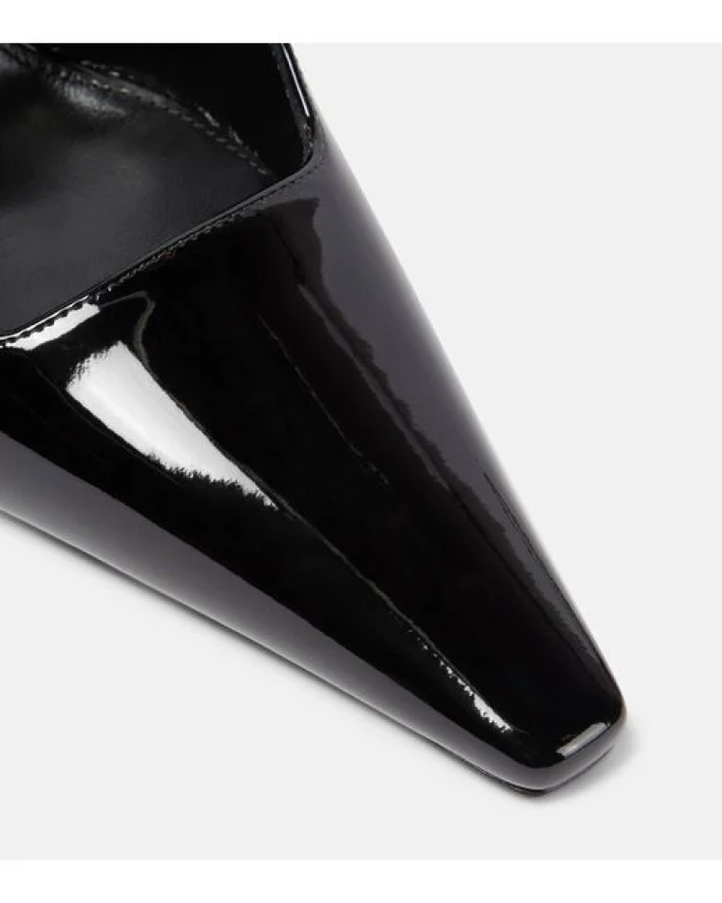 حذاء بلايك من سان لوران