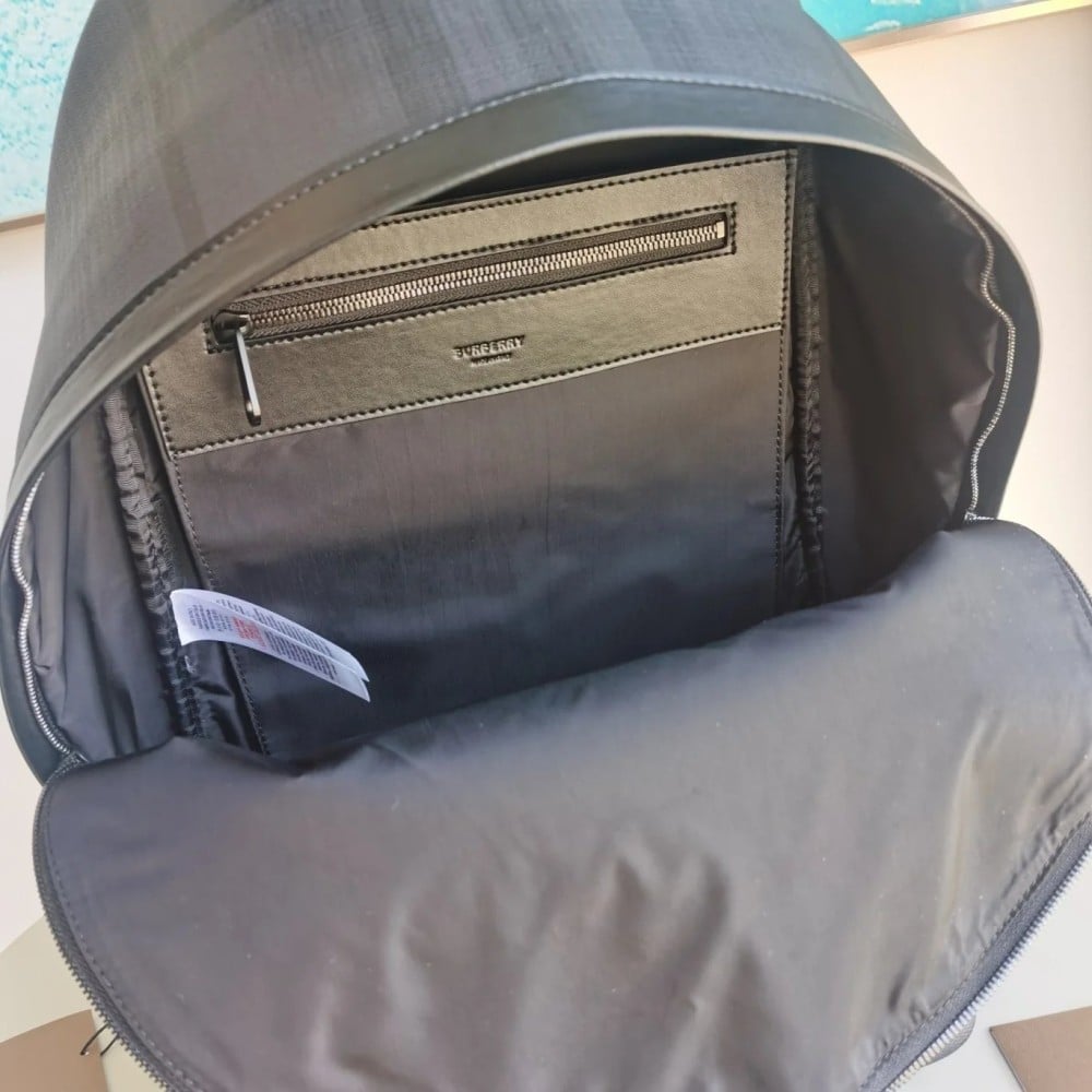شنطة بيربري Jett backpack
