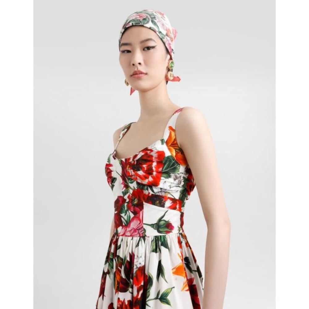 فستان صيفي بطبعة زهور من دولتشي آند غابانا