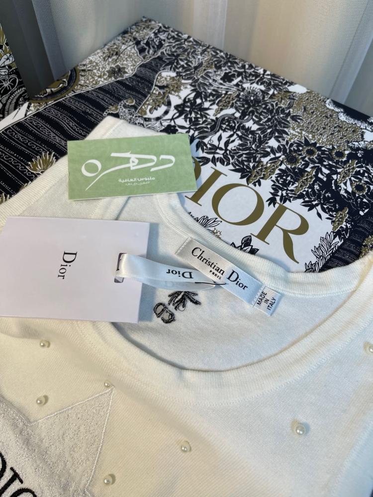 توب ديور المرصع باللؤلؤ