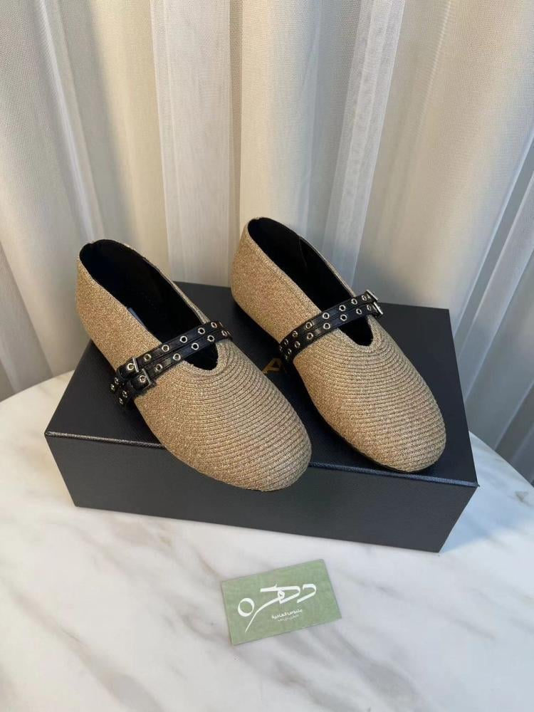 حذاء ألايا Alaia من القش الورقي بحزام جلدي