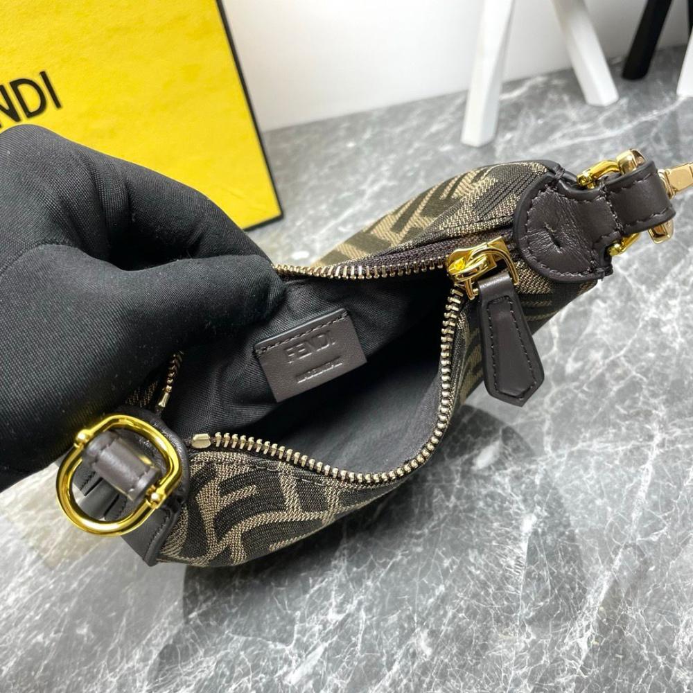 حقيبة يد فندي جرافي Fendigraphy صغيرة - بني