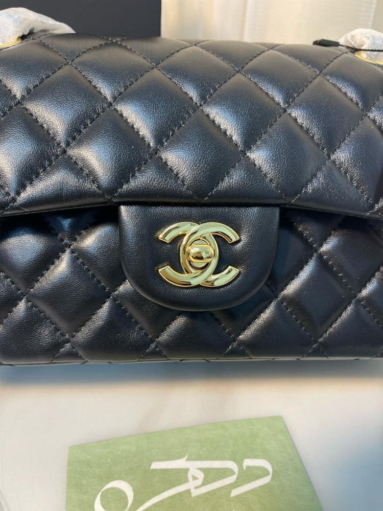 شنطة شانيل كلاسيك لامبسكن 23 سم - أسود وذهبي