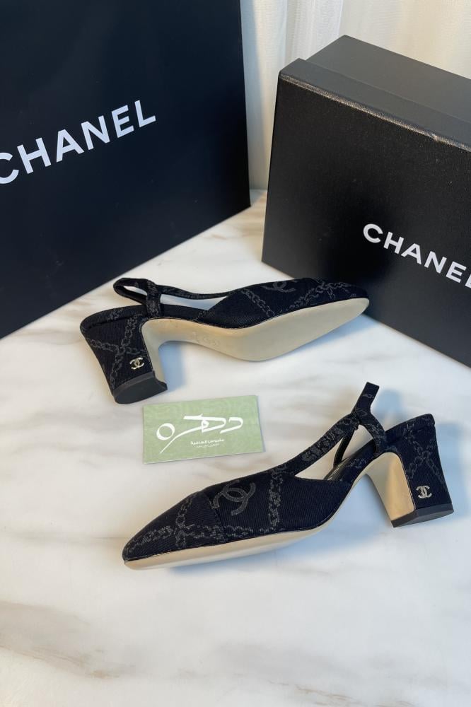 حذاء شانيل سليب باك بكعب متوسط باللون الأسود