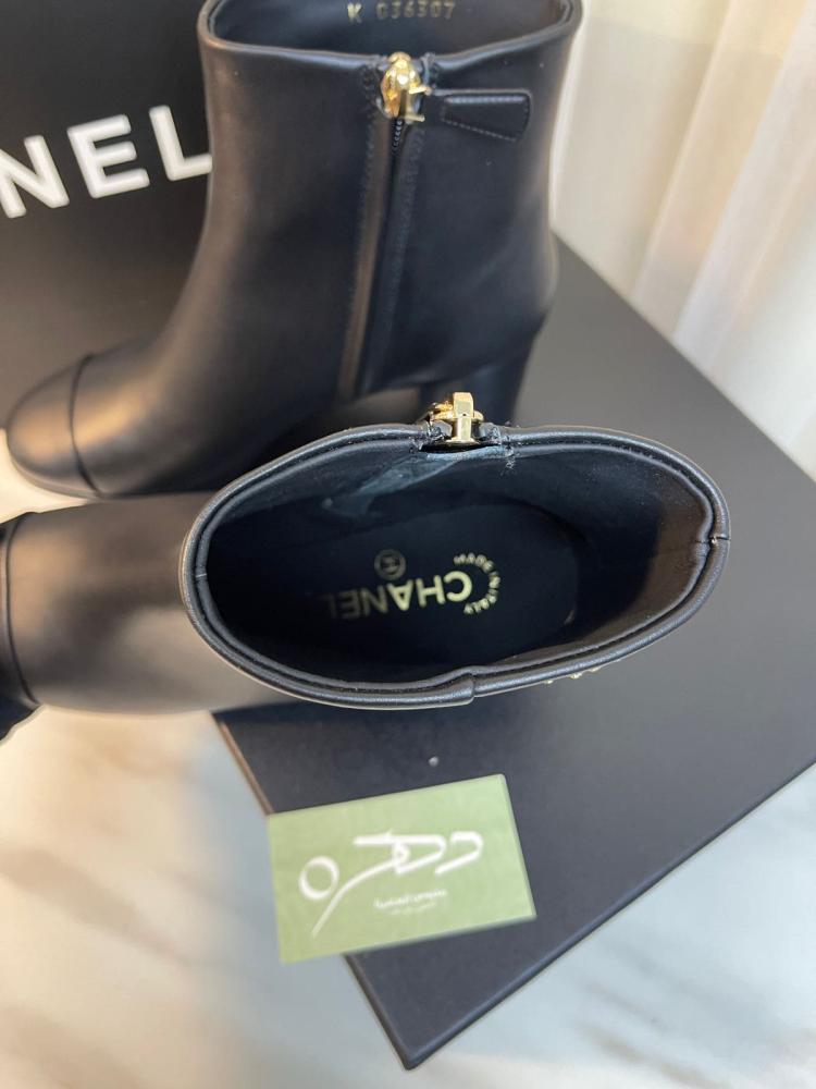 بوت شانيل الكاحل باللون الأسود