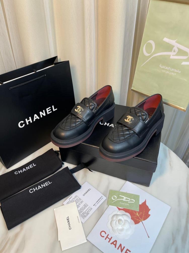 حذاء اللوفرز من شانيل