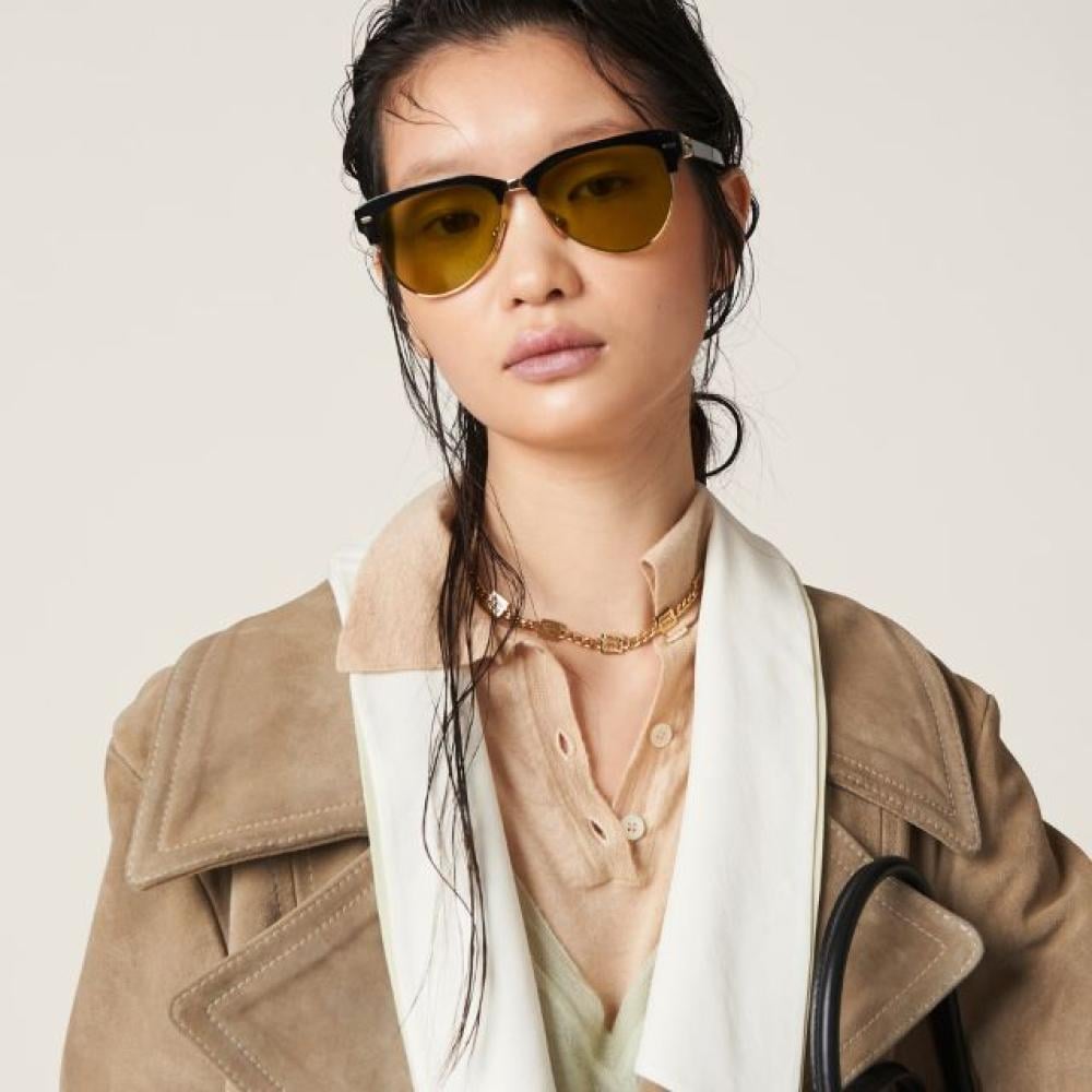 قلادة ميو ميو سلسلة بـ 5 مربعات بحفر الشعار مجوف