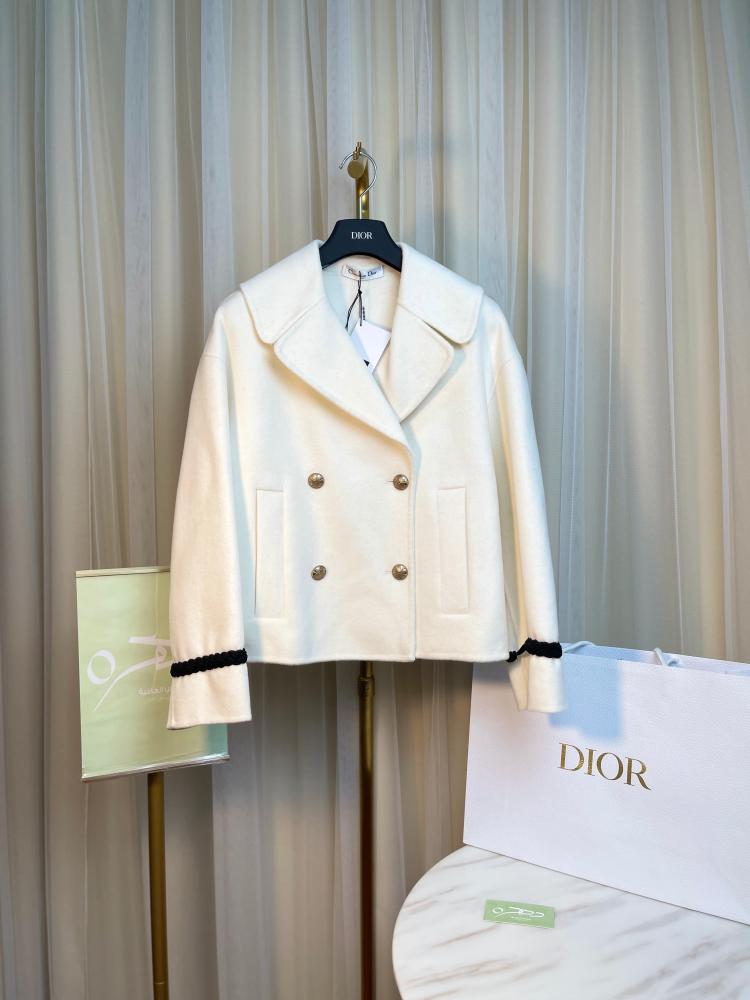 معطف الصوف من كريستيان ديور