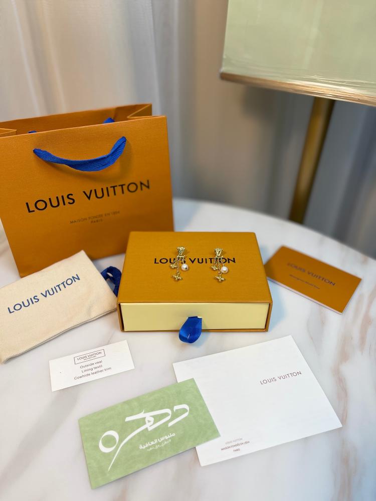 اقراط لويزا من لويس فيتون