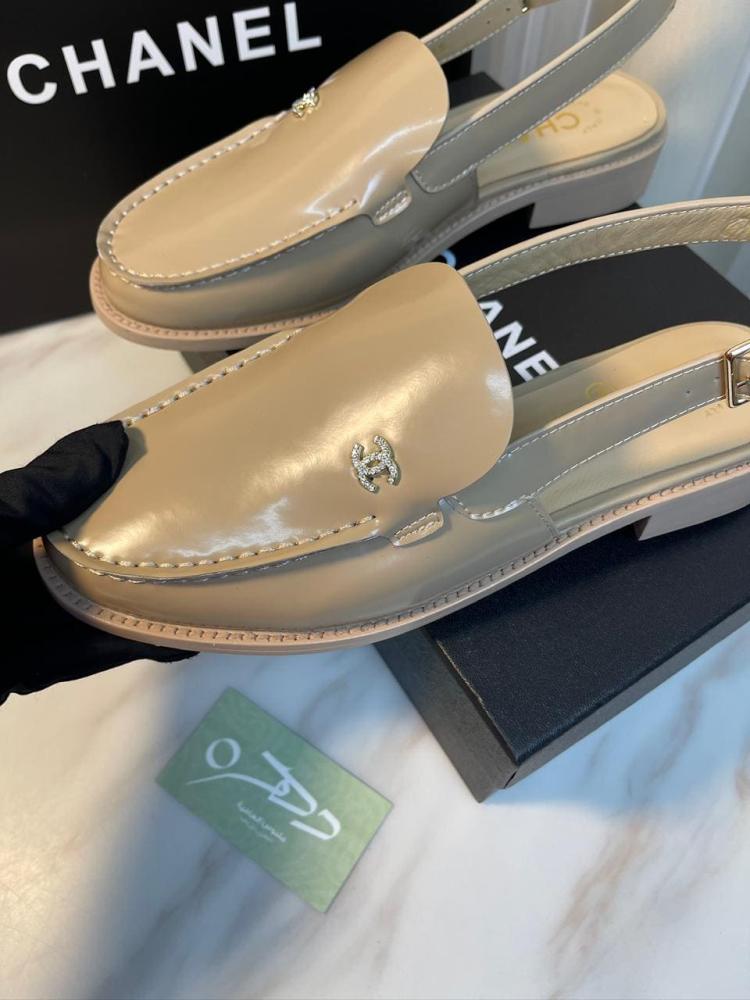 صندل شانيل مسطح بشعار شانيل - بيج