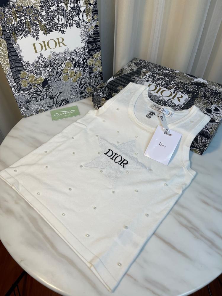 توب ديور المرصع باللؤلؤ