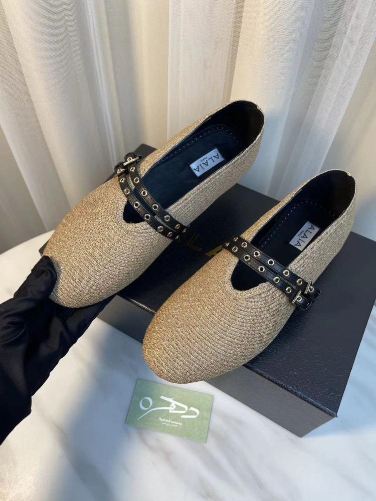 حذاء ألايا Alaia من القش الورقي بحزام جلدي