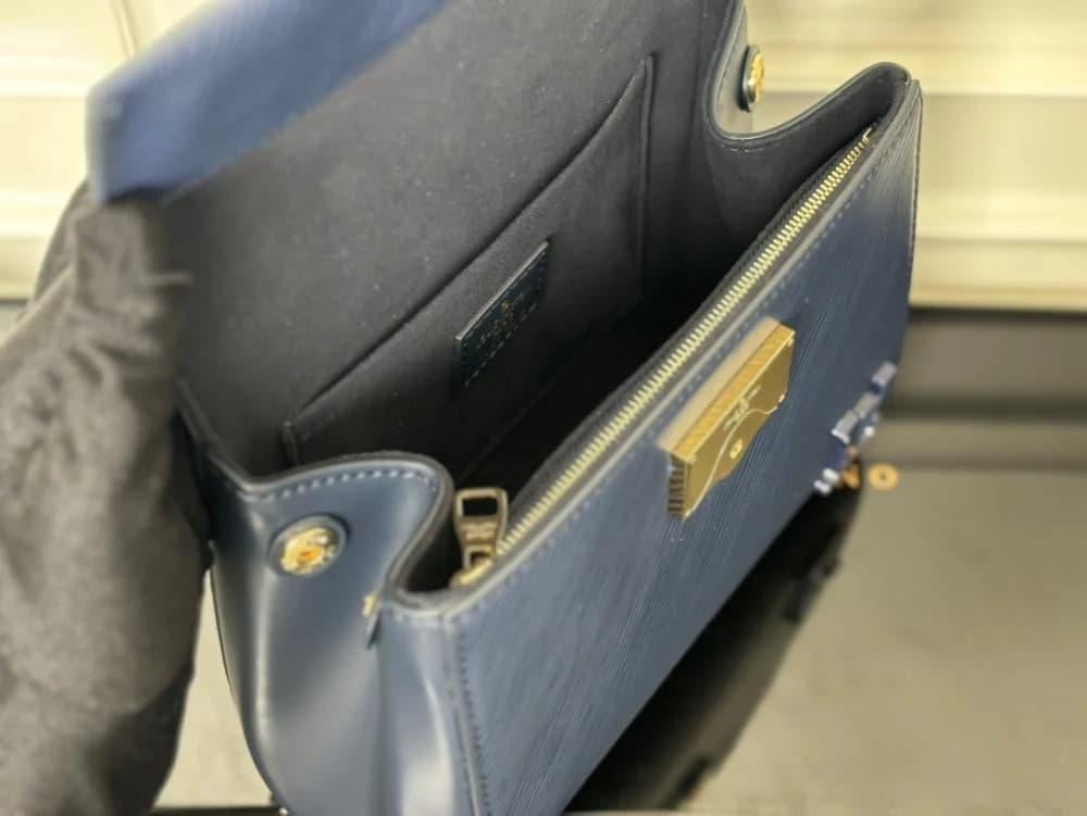 حقيبة Louis Vuitton الجلد