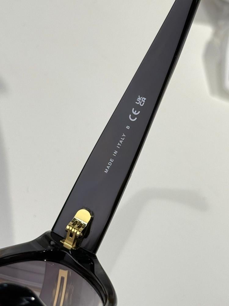 نظارة شمسية بعيون قطة سوداء من شانيل