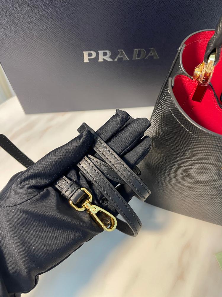 شنطة برادا بانيير سافيانو سمول - أسود