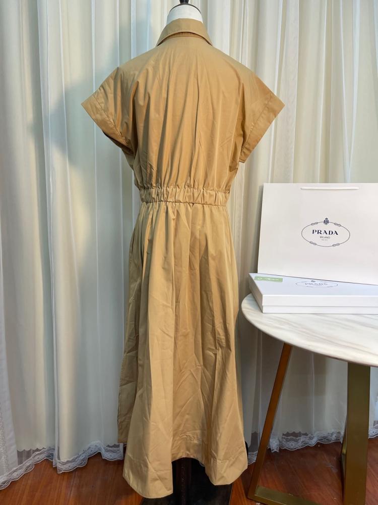 فستان برادا ميدي بتصميم أنيق