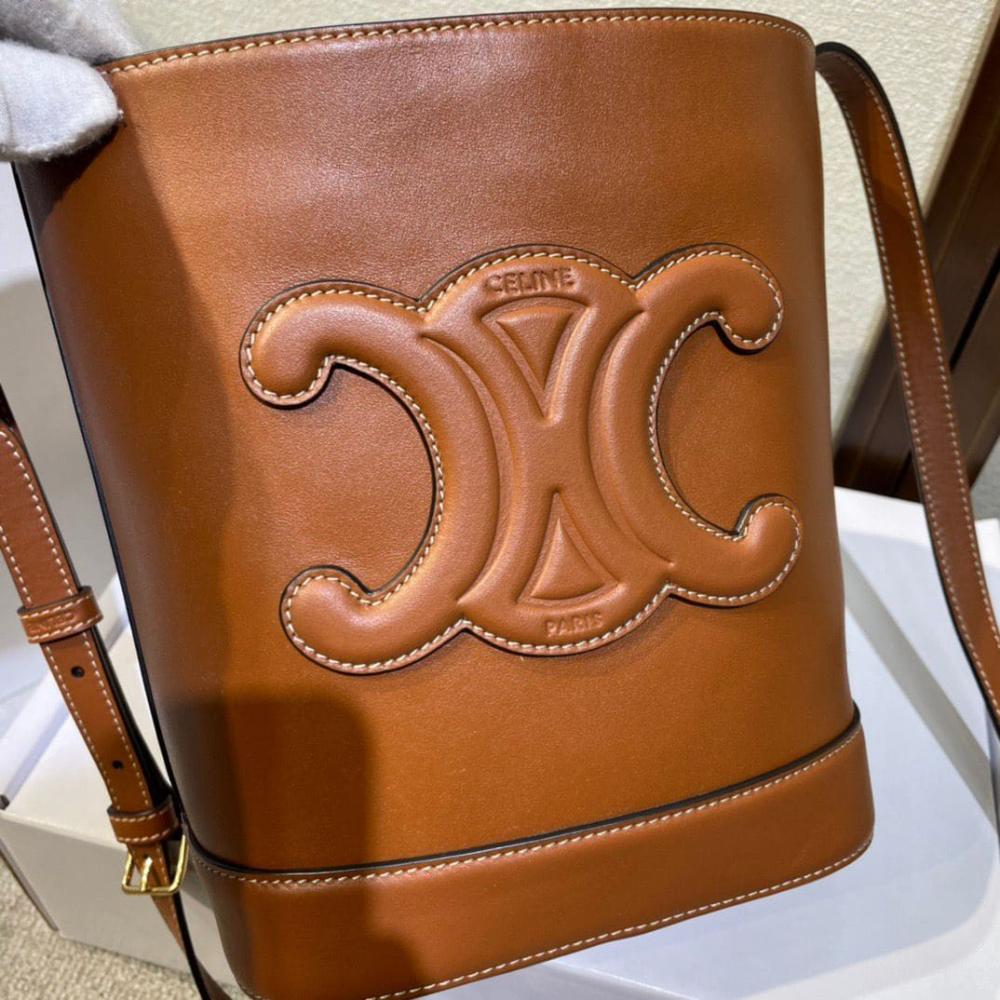 حقيبة دلو صغيرة كوير تريومف من سيلين