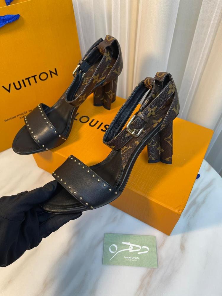 صندل سيلويت بشعارات مونوغرام من لويس فيتون