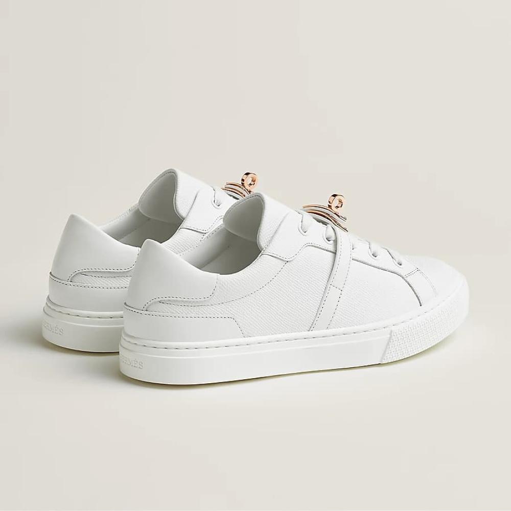 حذاء داي اسنيكرز من هرمز- باللون الأبيض