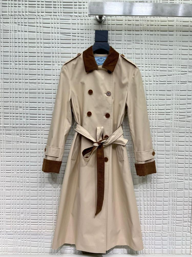 جاكيت برادا بياقة وأكمام صوفية وحزام