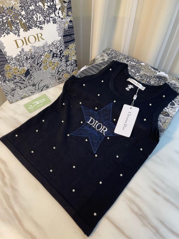 توب ديور المرصع باللؤلؤ