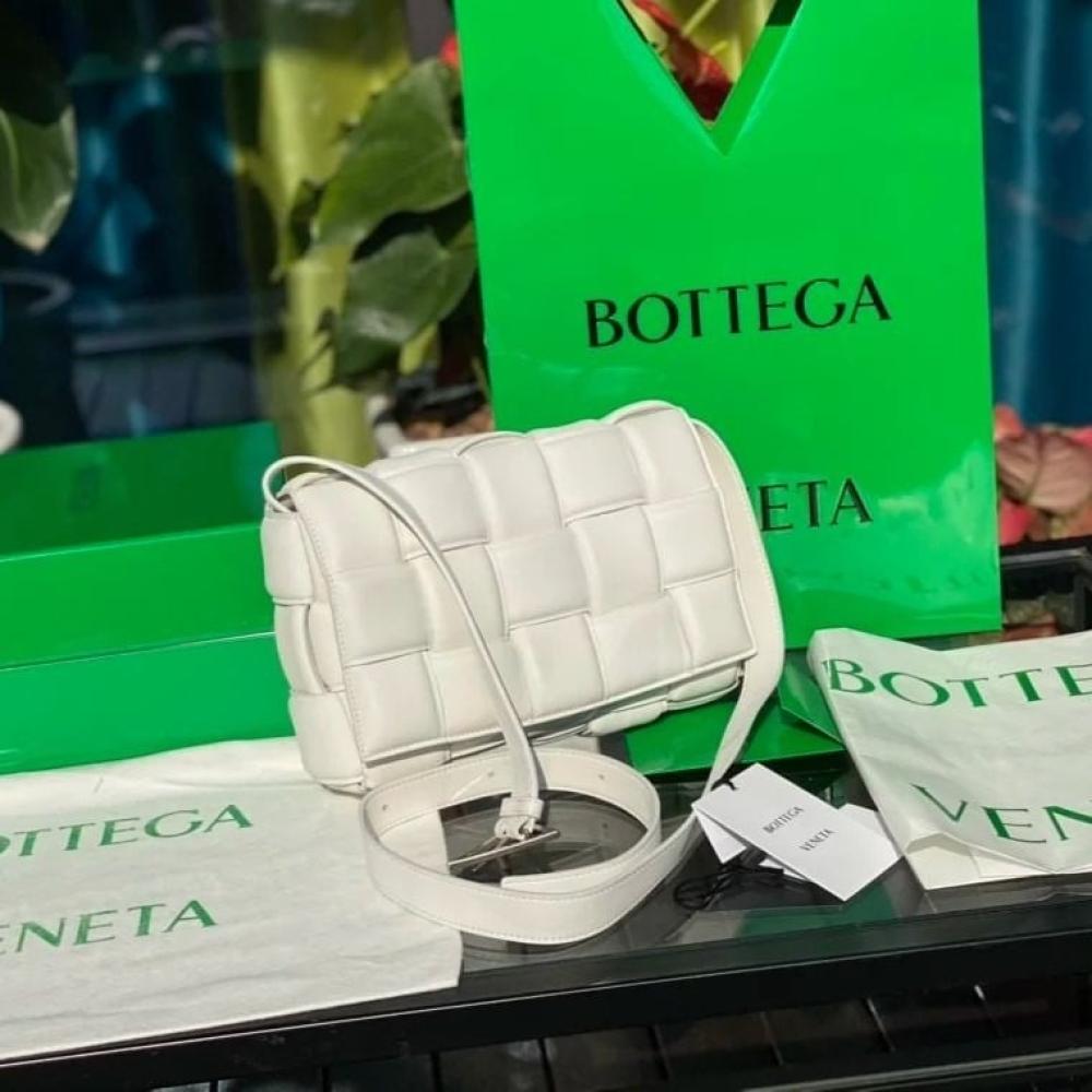حقيبة كاسيت من بوتيغا فينيتا