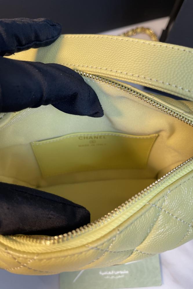 حقيبة هوبو بشعار شانيل بحزام بسلسلة ذهبية - ليموني