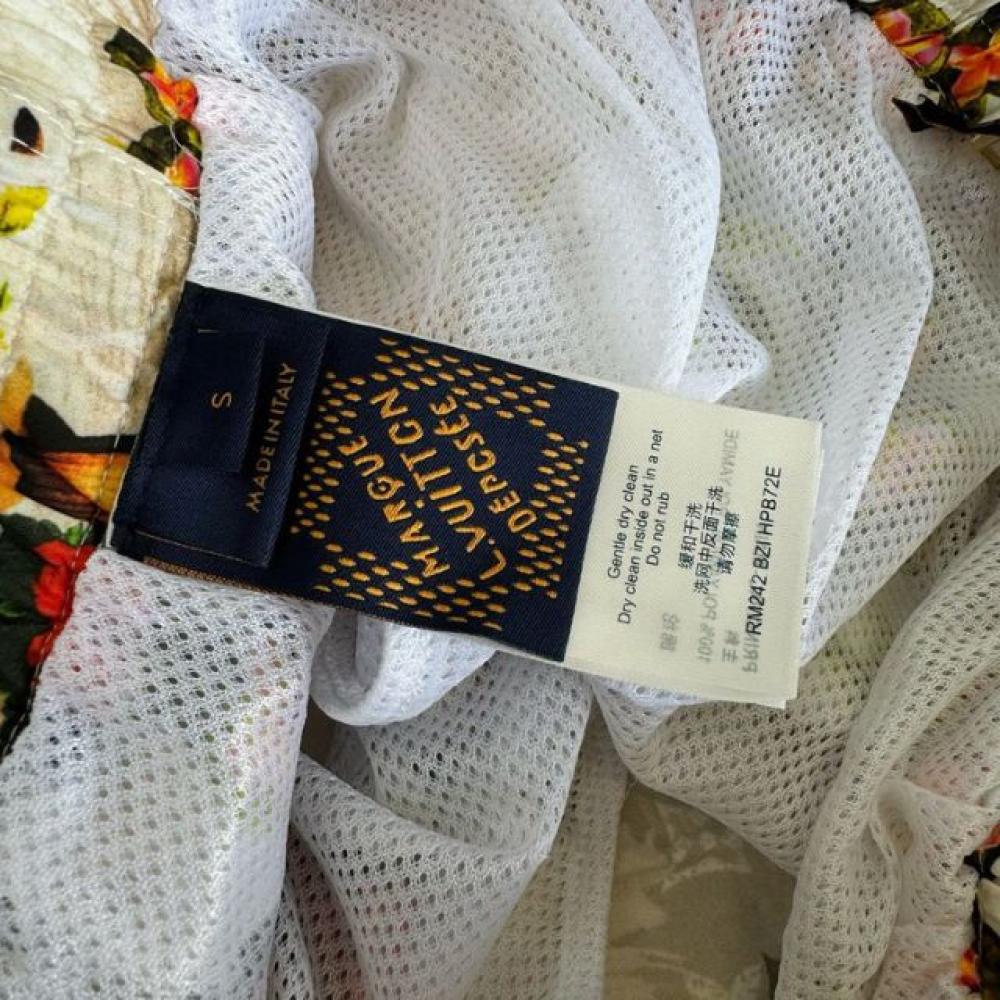 شورت سباحة مونوغرام مطبوعة بالأنماط الاستوائية من لويس فيتون